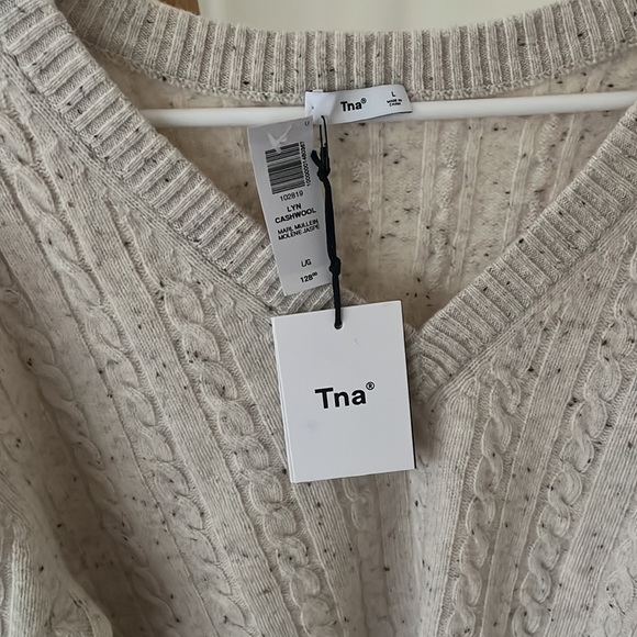 Aritzia TNA Cashwool Lyn Sweater - Picture 5 of 10